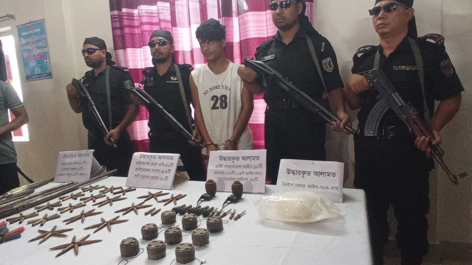 কক্সবাজারে কুখ্যাত ‘শফি ডাকাত’ গ্রেফতার, উদ্ধার গ্রেনেড-মাইনসহ মাদকদ্রব্য